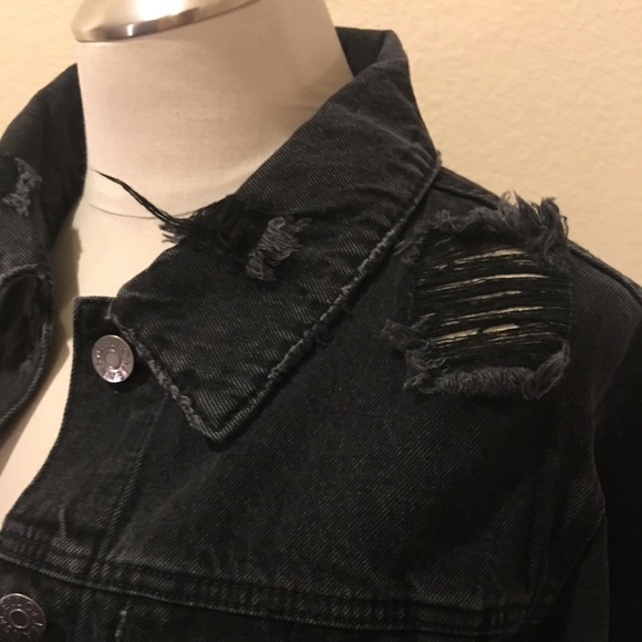 2xHOST PICK✨Distressed jeans jacket w/ embroidery✨ - Picture 6 of 7